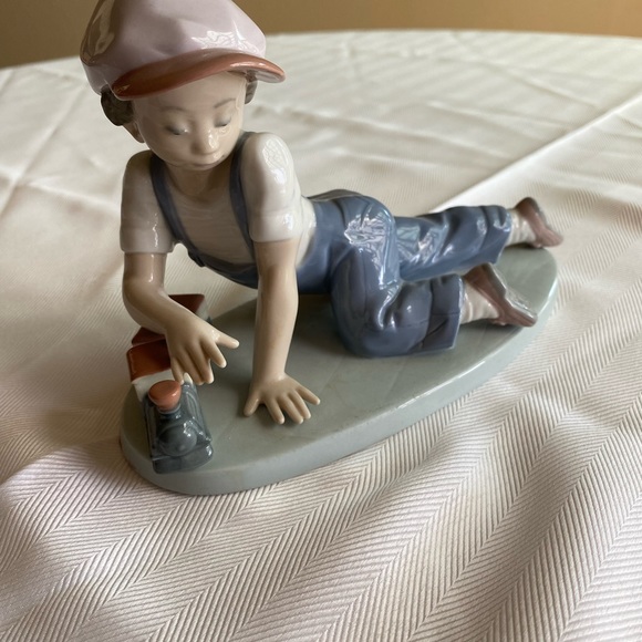 RETIRED 1995 ‘ALL ABOARD LLADRO’ PORCELAIN FIGURINE -Item #01007619 - Picture 7 of 9